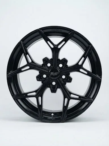 Llanta Aro 17 Ancho 7 5/108 ET 35 Glossy Black FF0011